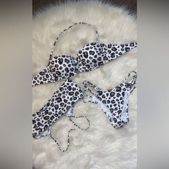 Victoria’s Secret 3 Piece Bikini set - Picture 1 of 3
